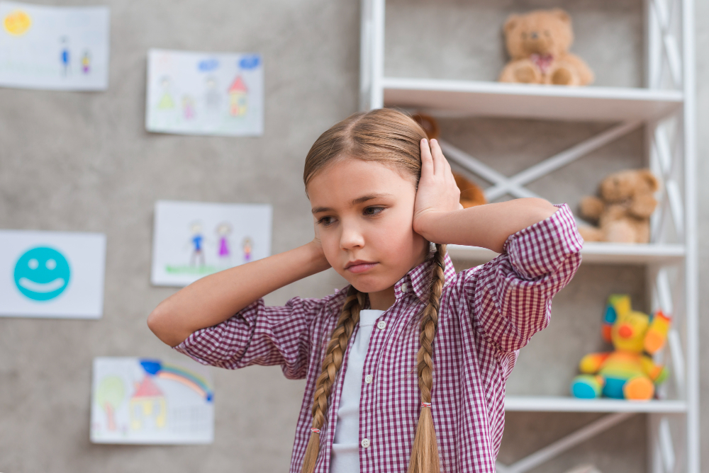 Dzieci w spektrum autyzmu często komunikują się gestami.